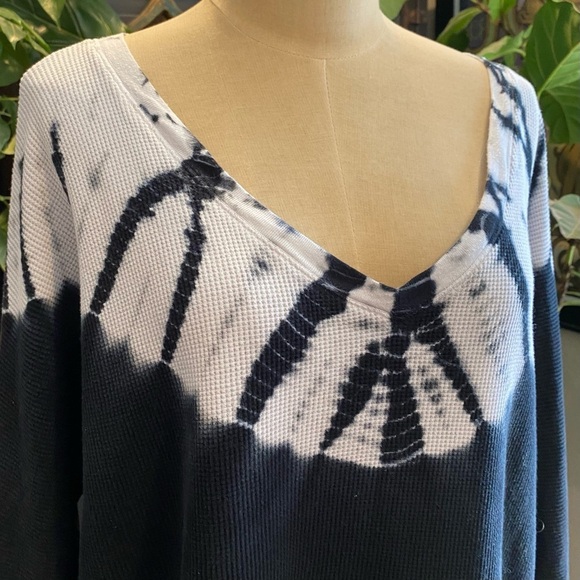 Splendid Dolman Waffle Knit Navy Tie Dye VNeck - Picture 13 of 14